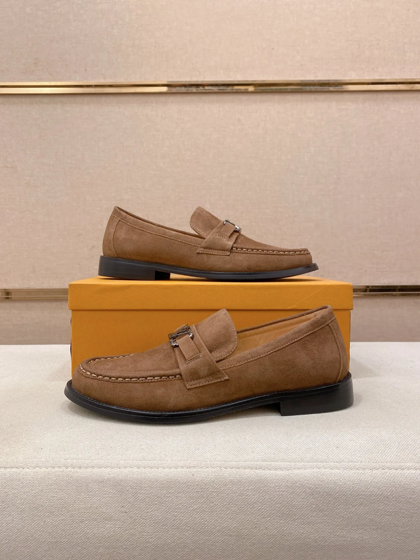 Men's shoes 💰 500💰⚡️New models available⚡️Louis Vuitton (Louis Vuitton/LV) casual, business formal wear! Made with pure Italian craftsmanship, the upper is made of first-layer cowhide, which is full of texture! The lining is cowhide and the original rubber leather shoe outsole. The style is atmospheric and comfortable! Positive code 38-44
